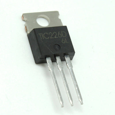 TRIAC 8A / 400V TO-220.                         TIC 226D